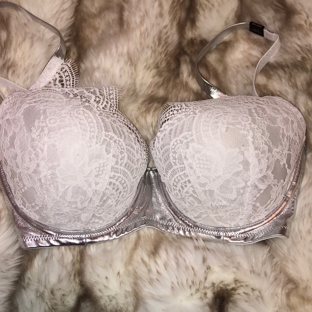 Victoria’s Secret new bra tags